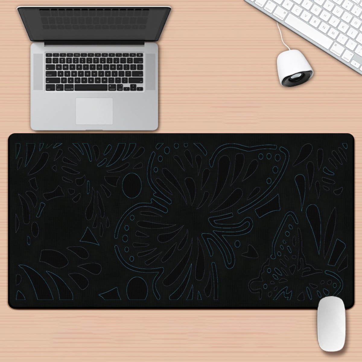 Alas Meja Besi Hitam Bermotif  - Gaming Keyboard Brand ulasan dan harga